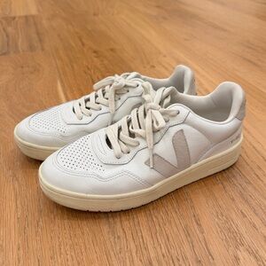 VEJA V-90 Leather Low-Top Sneakers – White/Cream (Unisex)